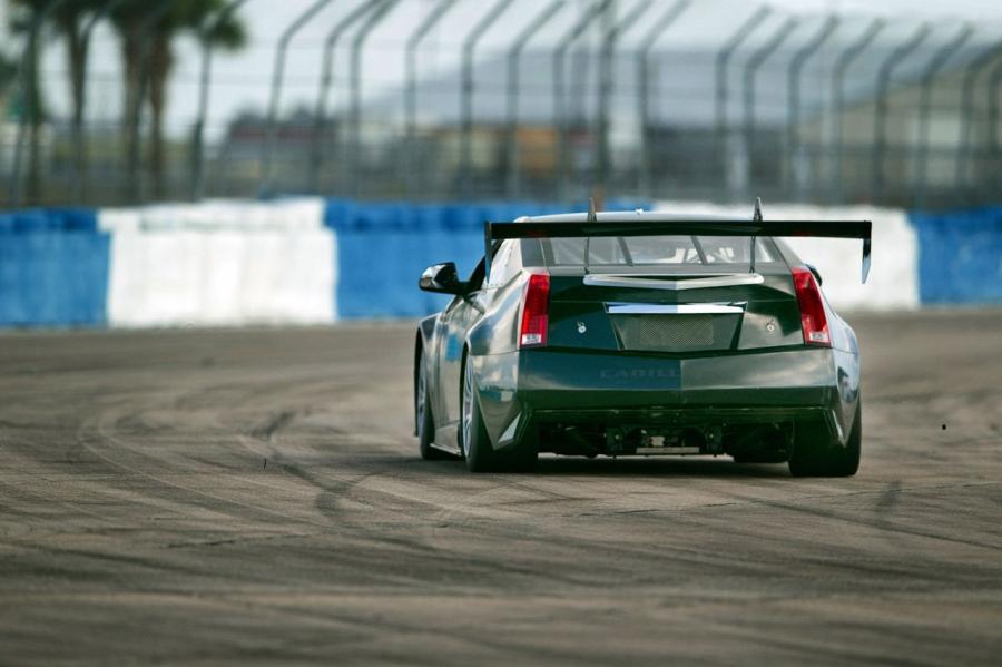 Cadillac CTS-V Coupe SCCA Race Car 2011 года  (фото 13 из 26)